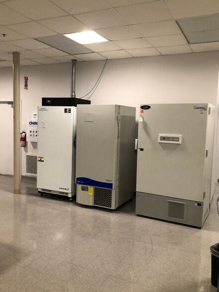 More Photos Of 10220 S 51st St, Phoenix Research And Development For Lease