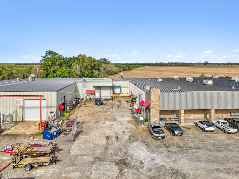 More Photos Of 902 NW Main St, Bunkie Showroom For Sale