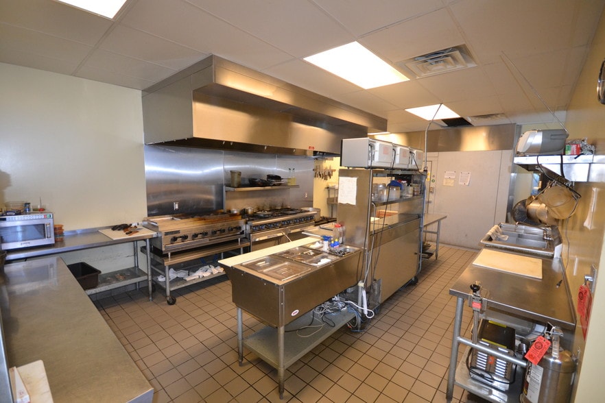 More Photos Of 2739 Breton Rd SE, Grand Rapids Freestanding For Sale