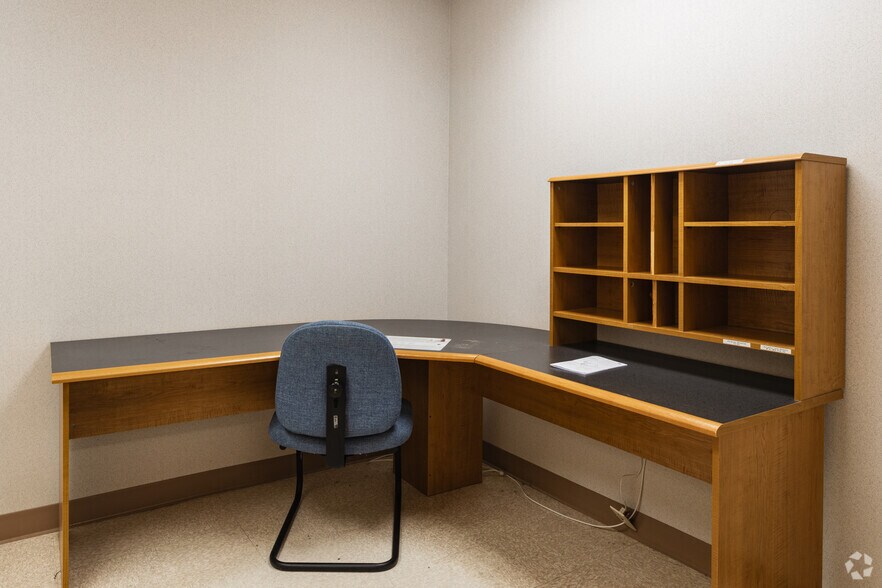 More Photos Of 6 Buttrick Rd, Londonderry Medical For Sale