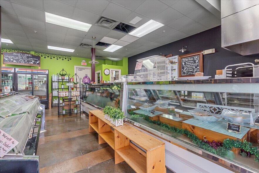 More Photos Of 15 S Beneva Rd, Sarasota Restaurant For Lease