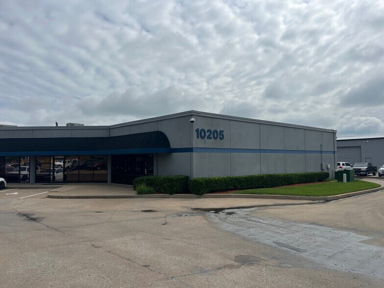 More Photos Of 10205 E 61st St, Tulsa Unknown For Lease