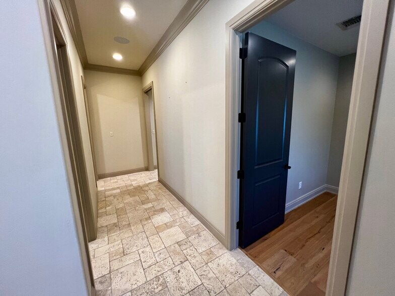 More Photos Of 11818 Warfield St, San Antonio Service For Lease