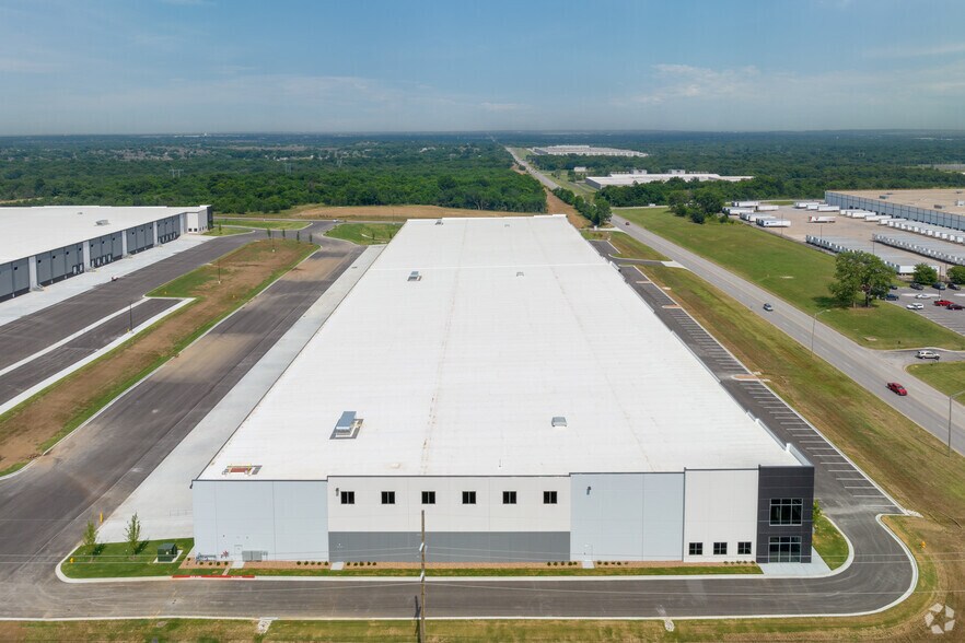 More Photos Of E 76th St N & Whirlpool Dr, Tulsa Unknown For Lease