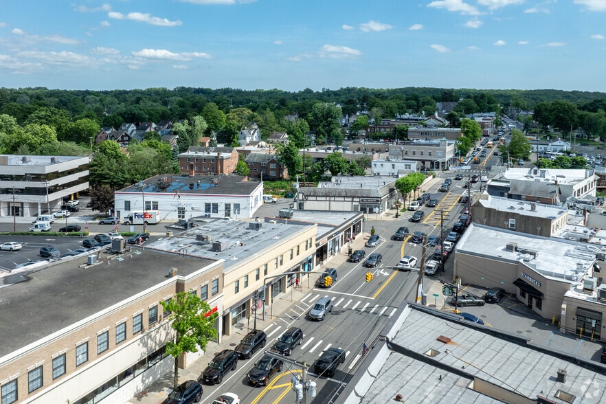 More Photos Of 376-390 Plandome Rd, Manhasset General Retail For Sale