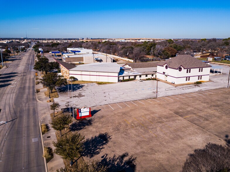 More Photos Of 824 W Pipeline Rd, Hurst Religious Facility For Sale