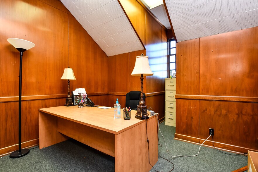 More Photos Of 429 N Main St, Greenville Office Residential For Sale