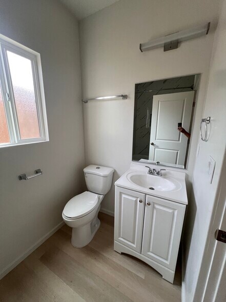 More Photos Of 945 W 76th St, Los Angeles Apartments For Sale