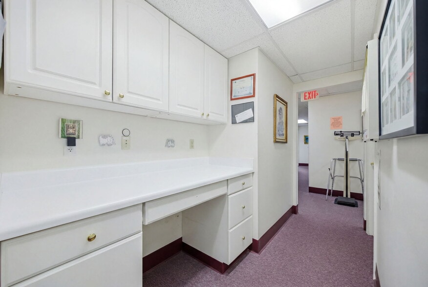 More Photos Of 1811 Bayshore Gardens Pky, Bradenton Medical For Sale