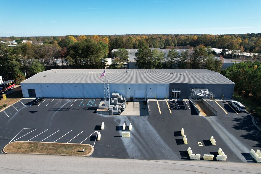 More Photos Of 17 International Ct, Greenville Warehouse For Lease