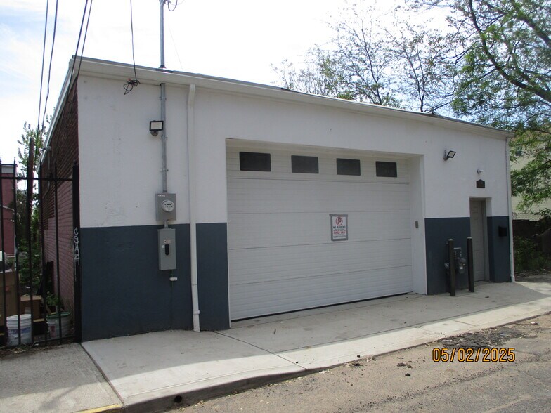 Primary Photo Of 67 Woodside Pl, Newark Flex For Sale