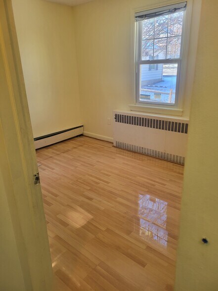 More Photos Of 201 Brookes Ave, Gaithersburg Office For Lease
