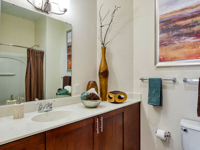 More Photos Of 670 Downey Green, Hampton Apartments For Sale