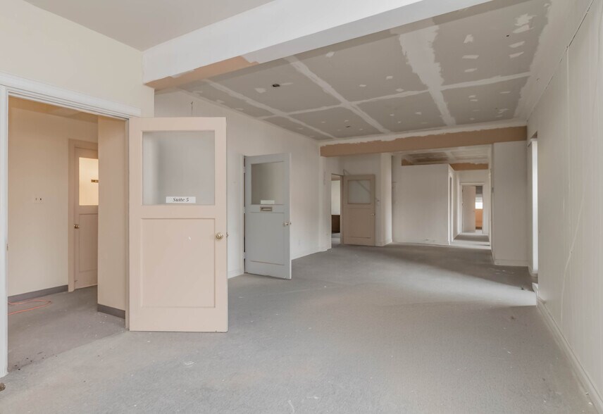 More Photos Of 811-825 S 3rd St, Renton Storefront Retail Office For Lease