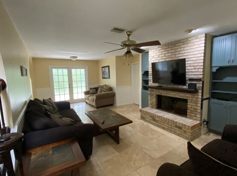 More Photos Of 17936 W Phil C Peters Rd, Winter Garden Garden Center For Sale