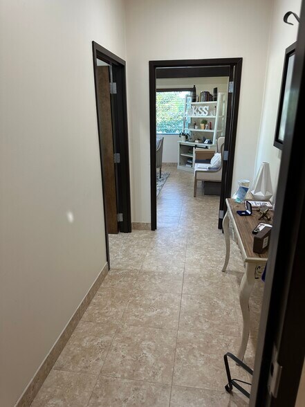 More Photos Of 10501 S Orange Ave, Orlando Light Manufacturing For Sale