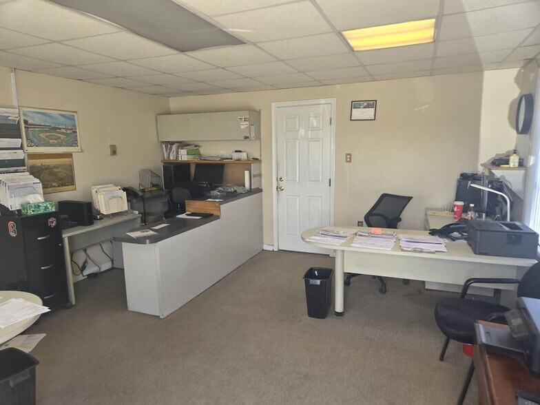 More Photos Of 300 W Oak Ln, Glenolden Auto Repair For Sale