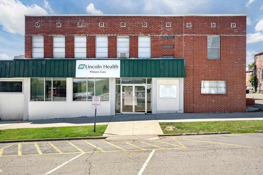 More Photos Of 207 Elk Ave S, Fayetteville Office For Sale