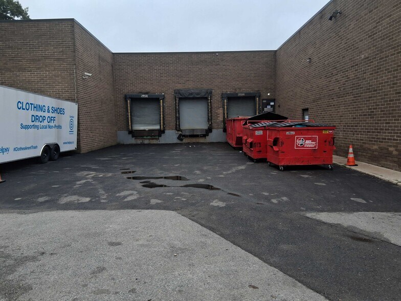 More Photos Of 600 Executive Blvd, Elmsford Manufacturing For Lease