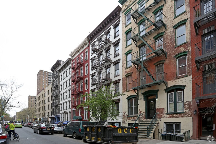 More Photos Of 334 E 6th St, New York Apartments For Lease