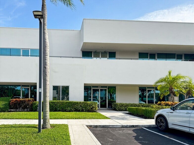 More Photos Of 6501 Park of Commerce Blvd, Boca Raton Coworking Space