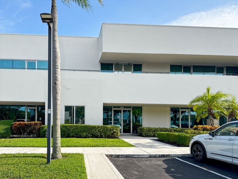 More Photos Of 6501 Park of Commerce Blvd, Boca Raton Coworking Space