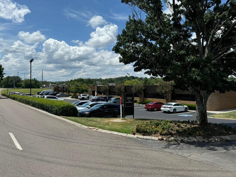 More Photos Of 9051 Executive Park Dr, Knoxville Office For Sale