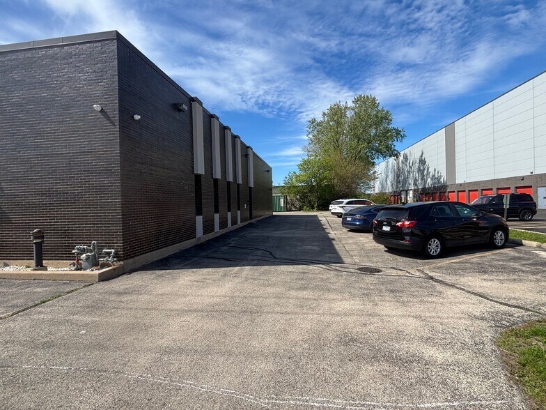 More Photos Of 5834 W Howard St, Skokie Warehouse For Sale