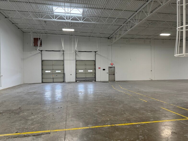 More Photos Of 2853 Dickerson Pky, Carrollton Industrial For Lease