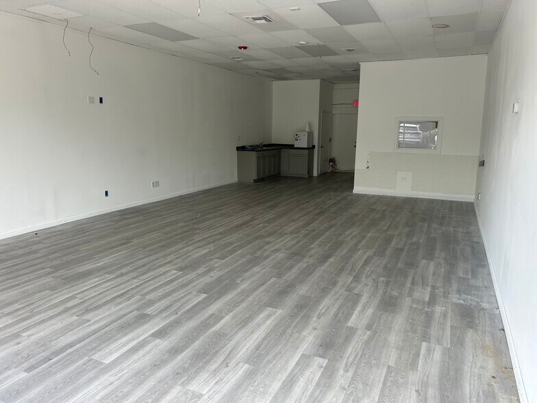 More Photos Of 1256-1266 Waverly Ave, Farmingville Freestanding For Lease
