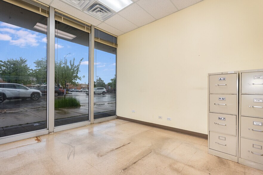 More Photos Of 7541 N Western Ave, Chicago Office For Sale
