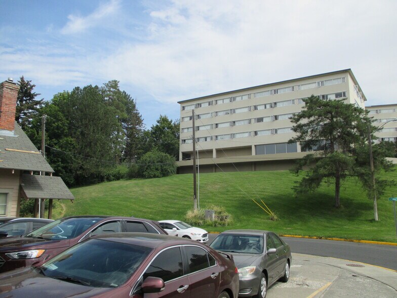 More Photos Of 905 NE Lake St, Pullman Multifamily For Sale