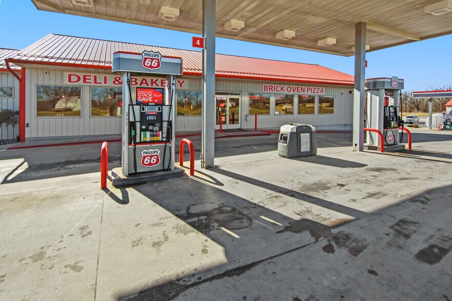 More Photos Of 7 Honey Springs Loop, Brumley Service Station For Sale
