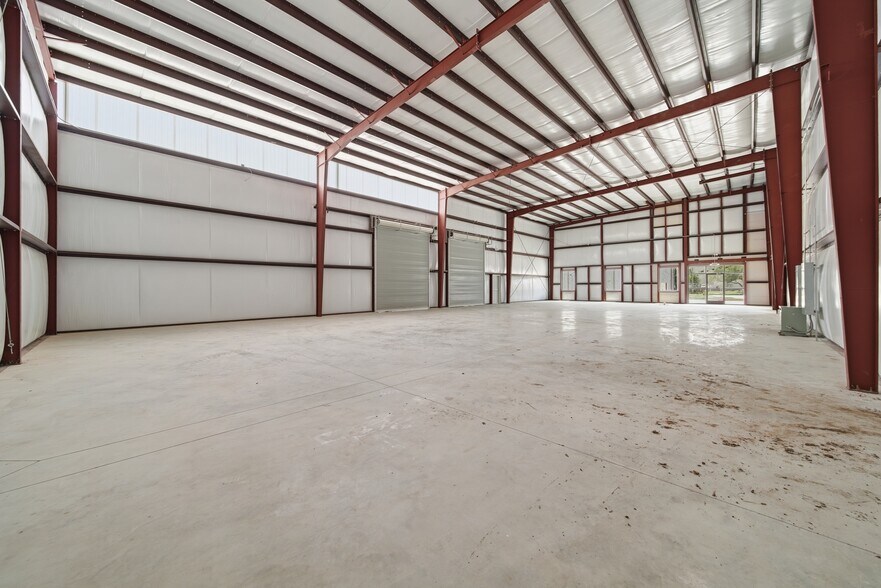More Photos Of 13600 S Gessner Rd, Missouri City Warehouse For Lease