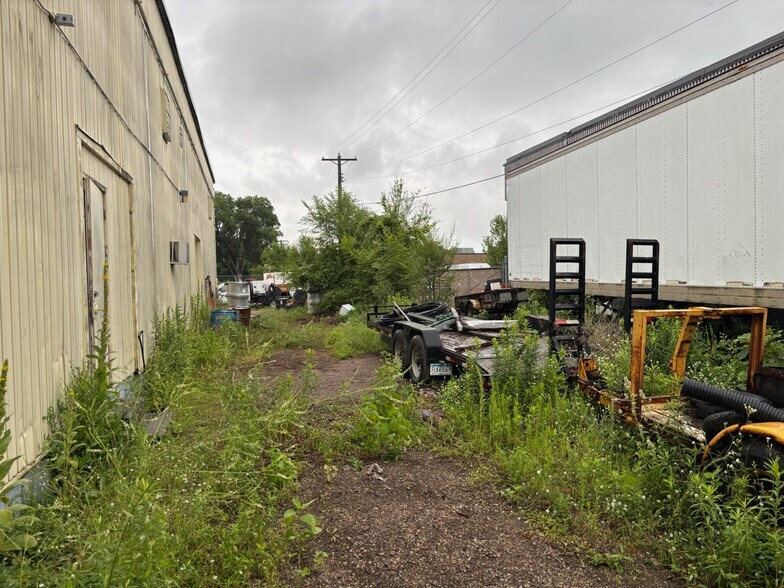 More Photos Of 2948 Rice St, Little Canada Warehouse For Lease