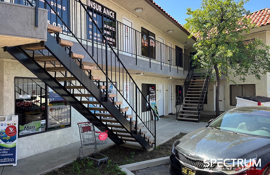 More Photos Of 22916 Lyons Ave, Santa Clarita Storefront Retail Office For Lease