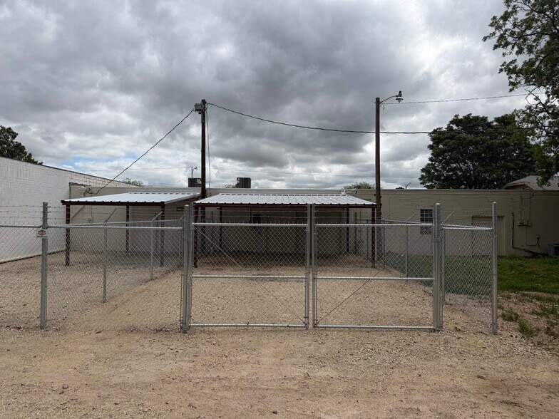More Photos Of 1168 Butternut St, Abilene Flex For Lease
