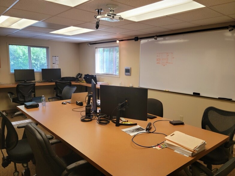 More Photos Of 816 99th St E, Tacoma Flex For Sale