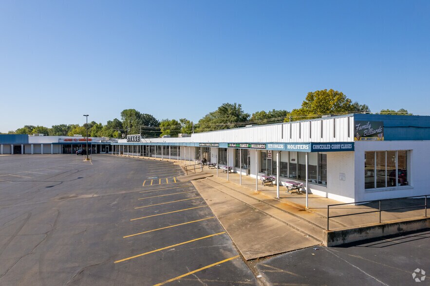 More Photos Of 2000 Cherokee Ave, Sallisaw Unknown For Lease