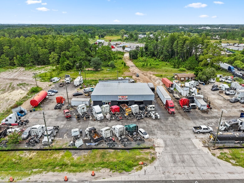 Primary Photo Of 3517 US Highway 17 92 N, Davenport Truck Terminal For Sale