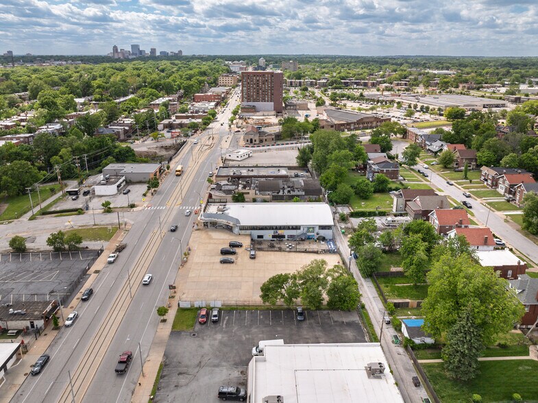 More Photos Of 5951 Delmar Blvd, Saint Louis Freestanding For Sale