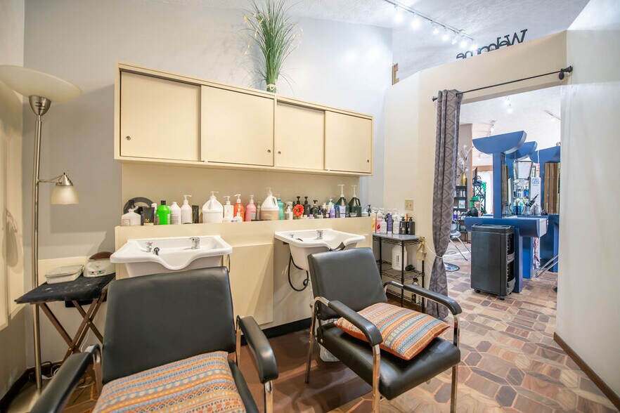 More Photos Of 411 W Canal St, Malvern General Retail For Sale