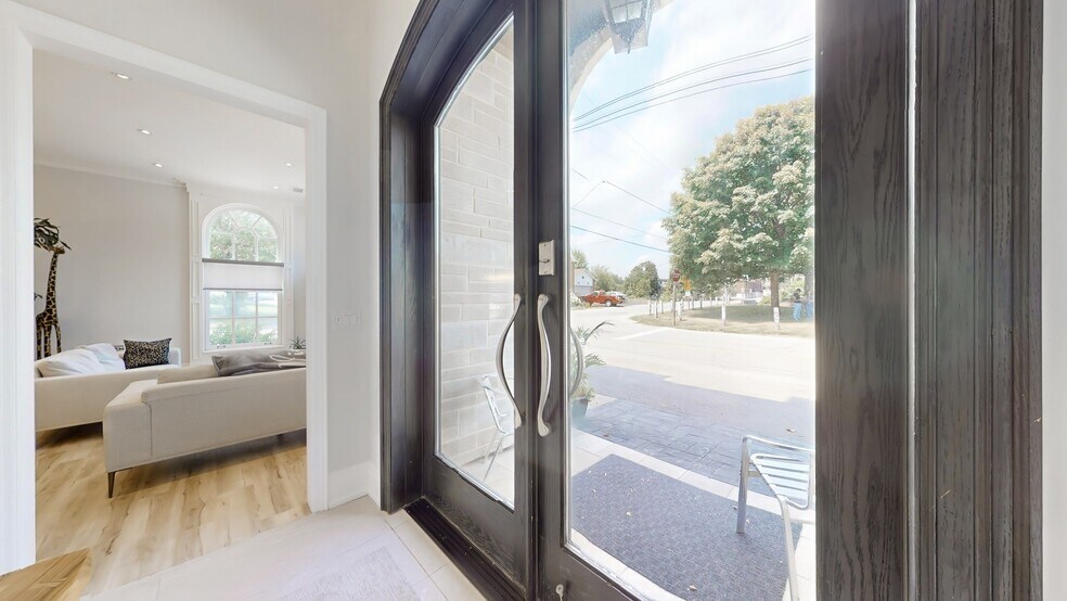 More Photos Of 42 Somerville St, Whitchurch-Stouffville Specialty For Sale