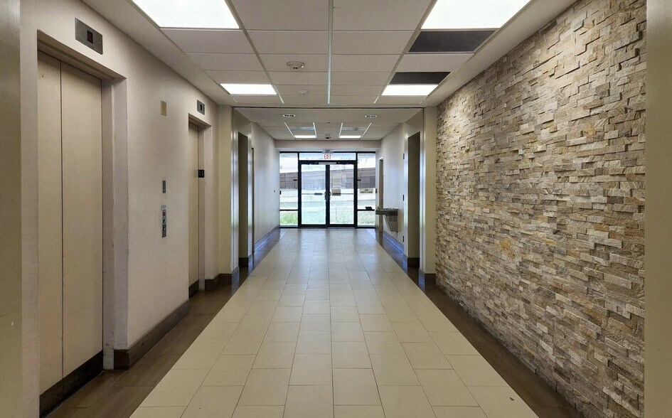 More Photos Of 751 Oak St, Jacksonville Office For Lease
