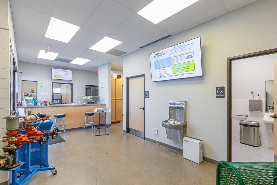 More Photos Of 6400 Elvas Ave, Sacramento Freestanding For Sale