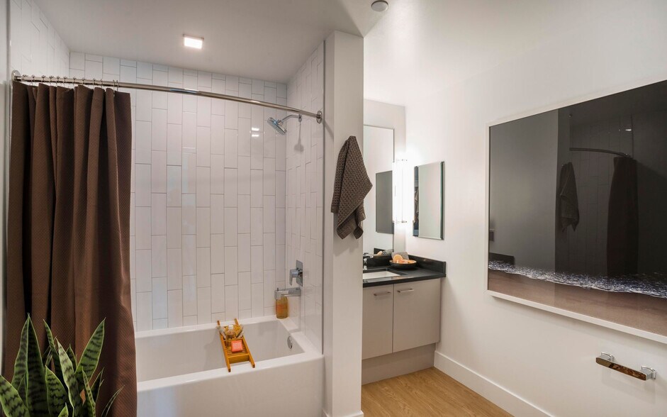 More Photos Of 1501 Island Ave, San Diego Apartments For Lease