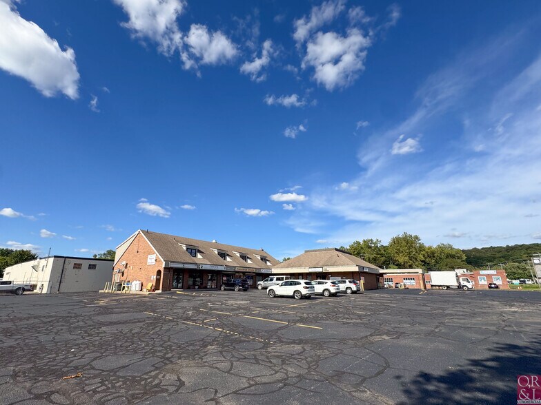 More Photos Of 252-260 Hartford Ave, Newington Unknown For Lease