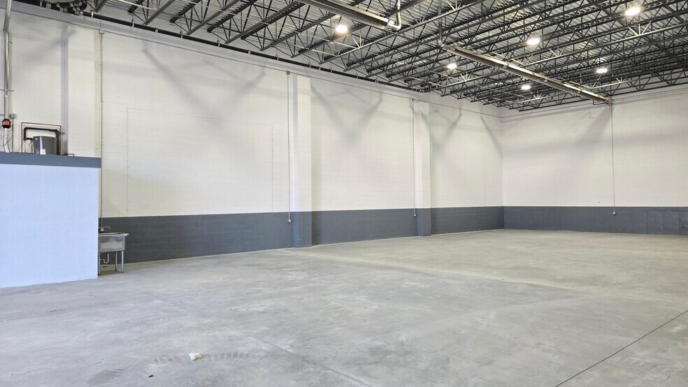 More Photos Of 1330-1332 E Bay Ave, Bronx Industrial For Lease