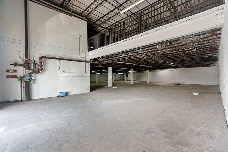 More Photos Of 7361-7391 NW 78th St, Medley Warehouse For Lease