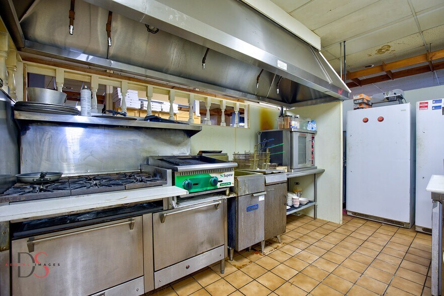 More Photos Of 2414 IL-23, Streator Flex For Sale